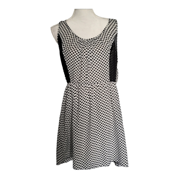 Speechless Dresses & Skirts - Speechless Heart Pattern Dress Juniors XL Sheer Panel Black White Elastic Waist